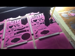 돌 논문 위의 레이저 컷이링