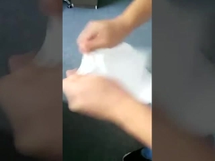 저항하는 돌 논문을 뜯어내세요